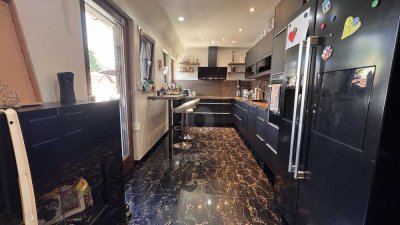 TEILSANIERT UND VOLLVERMIETET