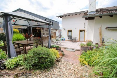 1-2-Familienhaus + Einliegerwohnung, ruhig, Garten, Doppelgarage ** PROVISIONSFREI für den Käufer**