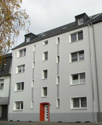 Gepflegte und teilrenov. 3,5-Raum Whg. mit neuem Bad im 1.OG