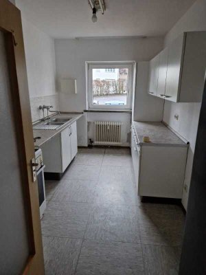 Renovierungsbedürftige 4-Zimmer Wohnung