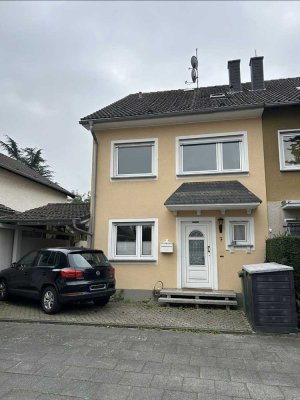 Doppelhaushälfte mit Einliegerwohnung sowie Carport und Garage in Bornheim-Uedorf