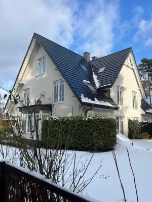 Exklusive 5 Zi.-Niedrig-Energie-Doppelhaushälfte - im Westen Hamburgs -