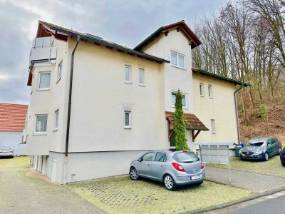 Schöne 2,5-Zimmer-Maisonette-Wohnung mit Küche und Terrasse