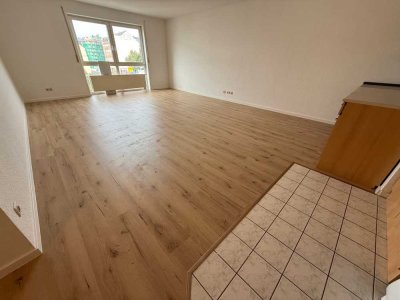 TOP Wohnung im 3. OG -  Laminat + Wanne + Lift u.v.m.