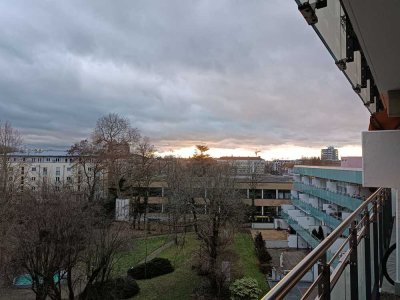 Helle 2-Zimmer Wohnung im 4. OG mit Balkon in Aschaffenburg-Österreicher Kolonie