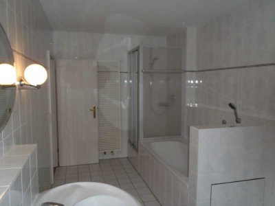 Gemütliche 3,5 Zimmer DG Wohnung mit 2 Balkonen