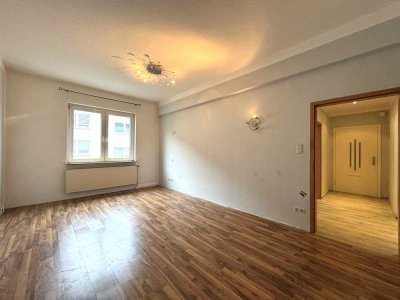 Studi-Angebot: Wunderschöne 3,5-Zimmerwohnung mit Balkon in zentraler Lage !