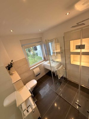 Hochwertig sanierte 1,5 Raum EG - Wohnung mit EBK in ruhigem 3-Fam-Haus