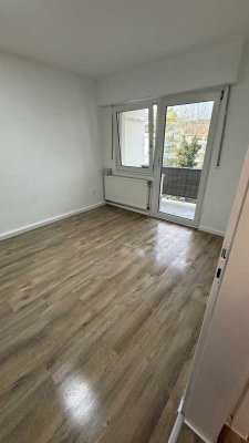Eschstraße 23, modernisierte zwei Zimmerwohnung mit Balkon&Kellerraum