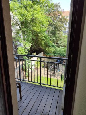 Leipzig nahe Uni-Klinik: Tageslichtbad mit Wanne I geräumige Küche mit Einbauküche I Balkon