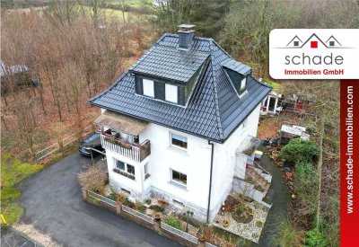 SCHADE IMMOBILIEN - Gemütliches Zweifamilienhaus mit neuem Dach direkt an der Lenne zu verkaufen!