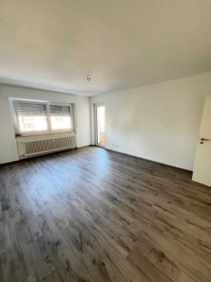 Neu sanierte 4-Zimmer-Wohnung mit zwei Balkonen in gepflegtem Mehrfamilienhaus