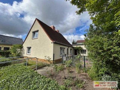 RESERVIERT- Einfamilienhaus mit Nebengelass und kl. Garten in ruhiger Wohnlage
