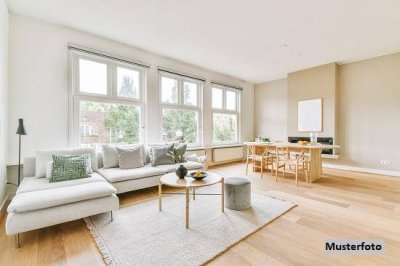 +++ Attraktive 2-Zimmer Gartenwohnung mit Steinfassade in Südlage +++
