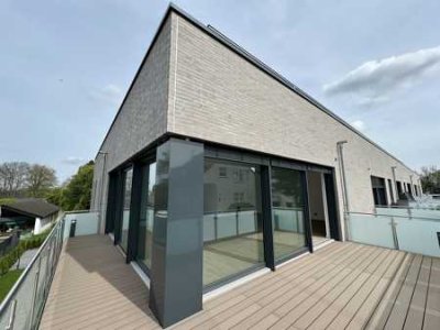 Hochwertige Neubau-Wohnung, exklusive Ausstattung, umlaufender XL-Balkon, in Hennen, zu vermieten