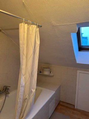 Helle 2-Zimmer Dachgeschosswohnung in Frankfurt-Niederrad