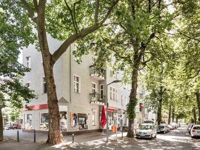 Top Investment: Imposante Altbauwohnung mit Balkon im  beliebten Friedenau-Kiez