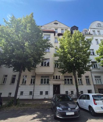 *Bezugsfreie" Dachgeschosswohnung im Altbau mit Blick ins Grüne