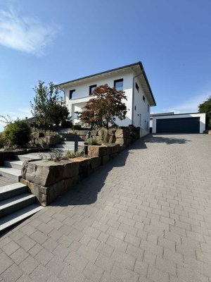 Freistehendes, modernes Einfamilienhaus in familienfreundlicher, ruhiger Lage