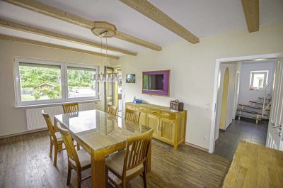 Stilvoll möblierte Maisonettewohnung mit Balkon, 2 Bädern und Stellplatz in Hürth-Hermülheim