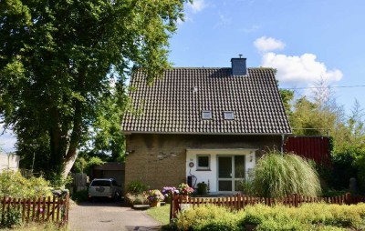 Charmantes Einfamilienhaus mit Wintergarten und weitläufigem Garten in Moers-Bettenkamp