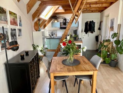 Außergewöhnliche Wohnung mit Empore und Balkon in beliebter Lage