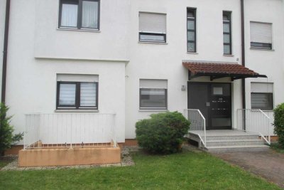 Gepflegte Wohnung mit 3 Zi, Kü., Bad, extra WC, Balkon, in bester Lage von Oggersheim (Spielstraße)