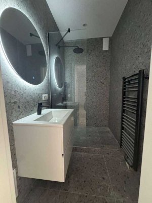 Gepflegter Altbau trifft modernen Wohnkomfort – vollständig sanierte 3-Zimmer-Wohnung