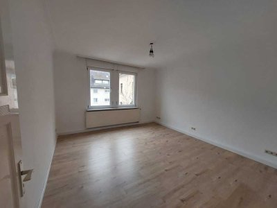 Lichtdurchflutet 3 Zi.-Altbau-Wohnung mit Balkon in S-Wangen