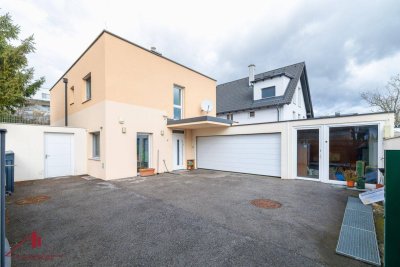 Hochwertig ausgestatte Vorstadtvilla auf 745m² Eigengrund-Personenaufzug-Klimaanlage-Notstromaggregat. Viele weitere Extras!