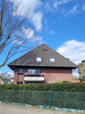 Hochwertig ausgestattete, zentral gelegene Wohnung in der ersten Etage.