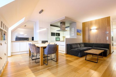 Servus Lieblingsplatz: Bezaubernde Dachgeschosswohnung in Badens Innenstadt mit Tiefgaragenplatz