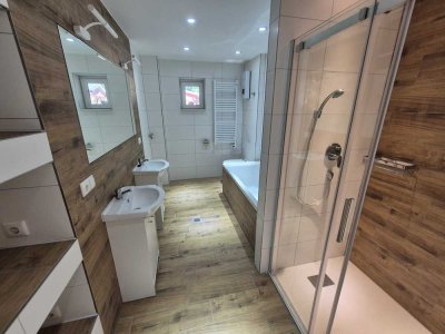 Erstbezug nach Sanierung! Geräumige 3-Z.-Wohnung mit Fußbodenheizung, Terrasse und Gäste WC!