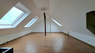 Helle 4-Zimmer Maisonette-Wohnung mit Balkon in Lehrte