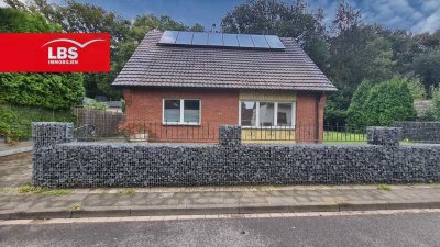 Freistehendes und gepflegtes Zweifamilienhaus mit vielen Möglichkeiten