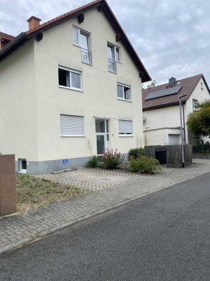 Schicke 2 Zimmer Dachgeschoss Wohnung mit Küche in Obertshausen
