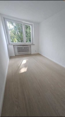 Moderne, helle  3 Zimmer Wohnung +separatem möbiliertem Zimmer