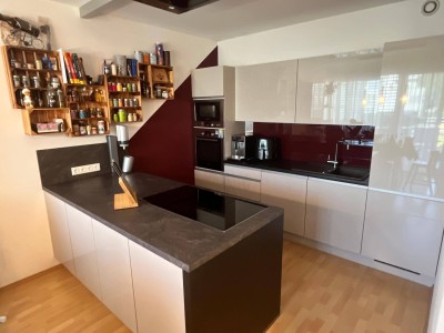 Moderne, teilmöblierte 3-Zimmer Genossenschaftswohnung im Grünen mit Balkon, Garagenplatz