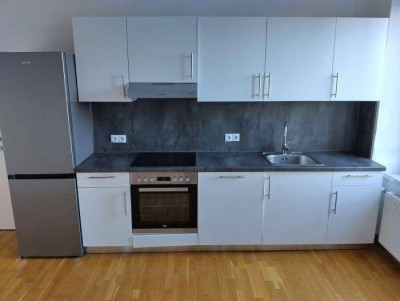 Heller 3 ZIMMER-Altbau + Einbauküche + Bad mit Dusche / WC und Fenster + 2er-WG + nähe Hauptbahnhof!