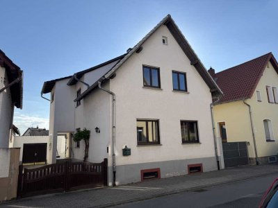 1-2 Familienhaus mit Garten in zentraler Lage