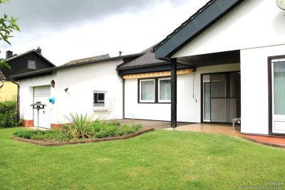 Gemütlicher Bungalow mit drei Garagen und herrlichem Garten  Denkendorf/ Gelbelsee