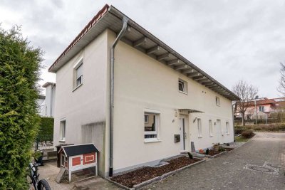 Moderne Doppelhaushälfte in Waldshut, Bergstadt – Ein Zuhause für die ganze Familie