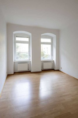 Bezugsfreie, großzügige 2-Zimmer-Altbauwohnung im EG in Toplage Prenzlauer Bergs!
