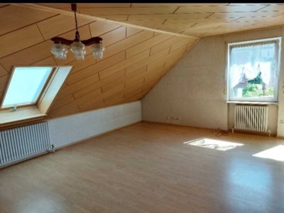 5 Zimmer DG Wohnung in ruhiger Lage, Ortsmitte Altshausen