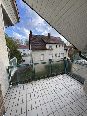 2-Zimmer Wohnung DG mit Balkon. Kaltmiete incl. Parkplatz  € 760,00