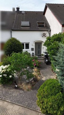 gepflegtes Reihenhaus mit Garten, Keller, Garage, Klima & Glasfaseranschluss