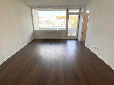 *** Helle Wohnung - FRISCH RENOVIERT - kleine Küche - großes Wohnzimmer BETZENBERG ***