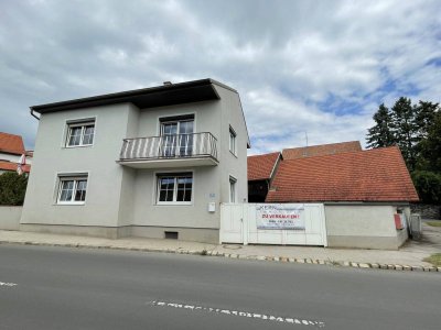 EINFAMILIENHAUS MIT NEBENGEBÄUDE UND SCHEUNE/GARAGE!