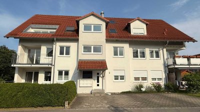 2 BALKONE & AUFZUG! Helle, moderne 3 1/2-Zi.-Wohnung mit TG-Stellplatz im Herzen Oberteuringens
