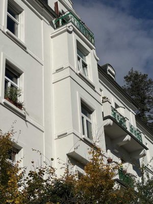 Wunderschöne  Altbauwohnung-Tolle Lage-3,5 Zimmer- ca. 110 qm